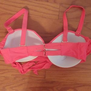 Swimsuit top by Gabifresh